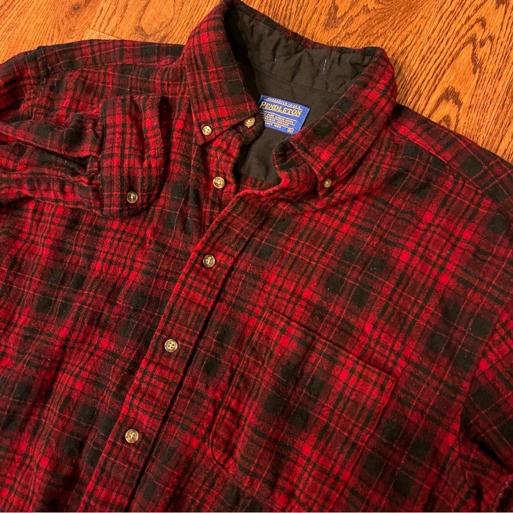 Pendleton Men's XL 100 % Virgin Wool Red Black Plaid Long Sleeve Board Shirt